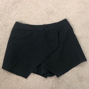 Asymmetrical skort